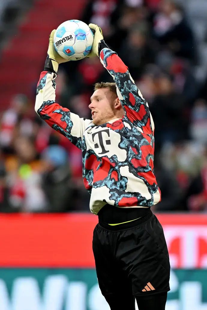 שוער באיירן מינכן, דניאל פרץ