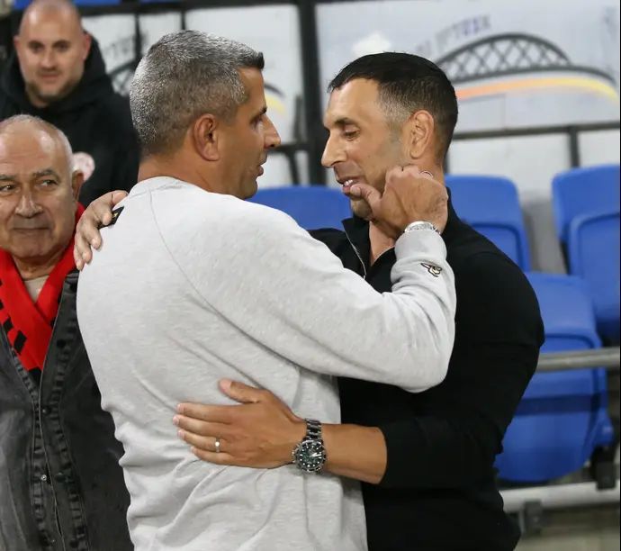 אסף נימני מאמן הפועל חדרה עם שרון מימר מאמן מכבי בני ריינה