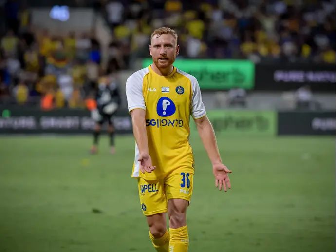 שחקן מכבי תל אביב עידו שחר