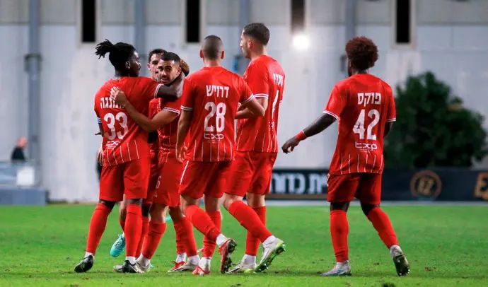 שחקני בני סכנין חוגגים