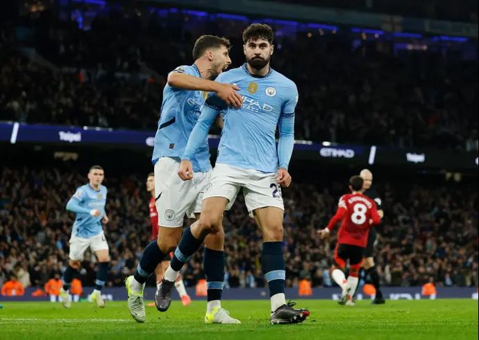 יושקו גברדיול חוגג לצד רובן דיאש גול לזכות מנצ'סטר סיטי