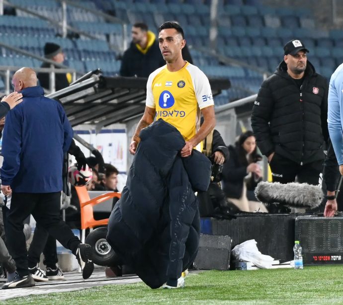 ערן זהבי שחקן מכבי תל אביב לאחר שהוחלף