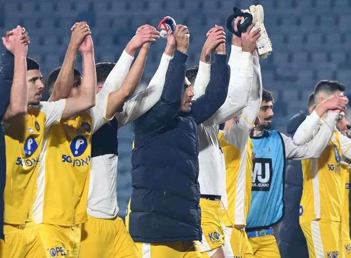 שחקני מכבי תל אביב מודים לקהל, ערן זהבי במרכז