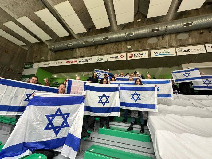 יהודים שהגיעו לעודד את הפועל חולון במשחק בצרפת נגד נאנטר