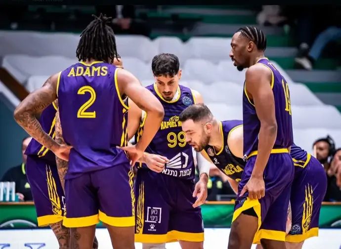 שחקני הפועל חולון