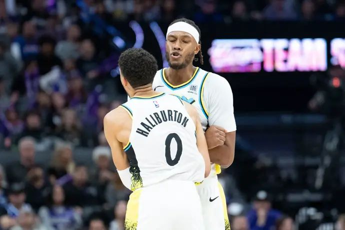 מיילס טרנר חוגג עם טייריס הליברטון, אינדיאנה פייסרס