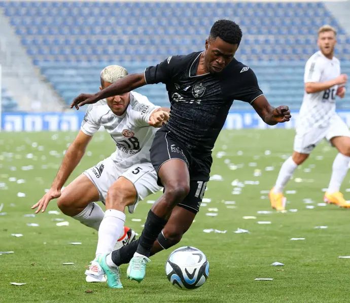 שחקן בית"ר ירושלים איסמעילה סורו, בורח לשחקן הפועל חדרה עידו לוי