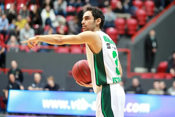 אנדר ארסלן במדי דרושאפקה