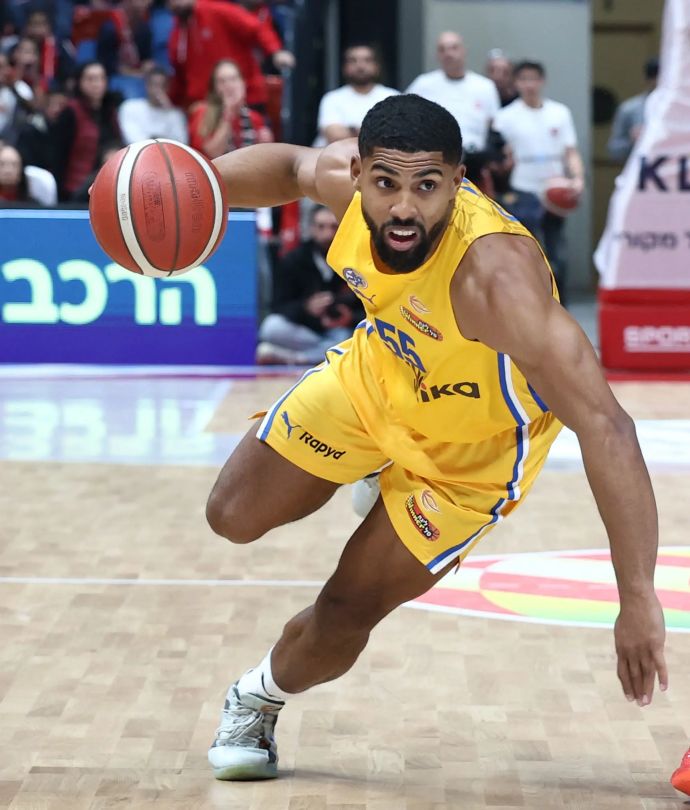 שחקן מכבי תל אביב דייויד דה ג'וליוס