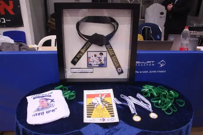 החגורה של ברק ענבר ניר