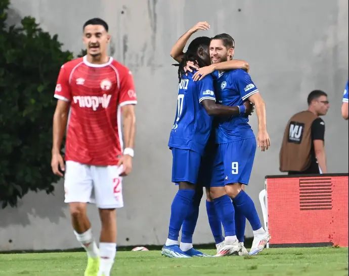 שחקני עירוני טבריה חוגגים עם סטניסלב בילנקי