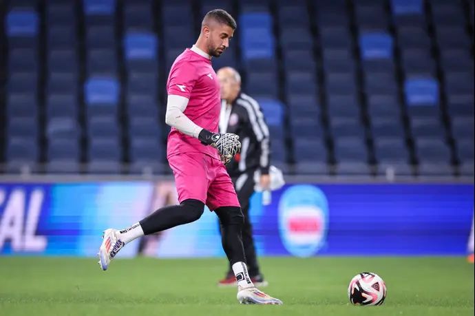 יואב ג'רפי שוער הפועל חיפה בחימום