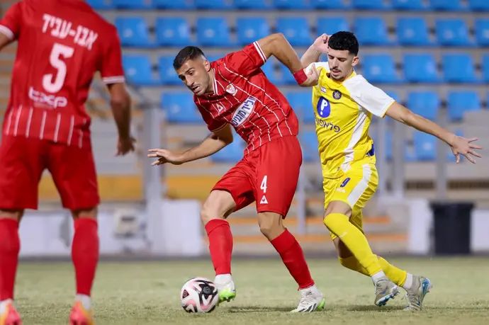 דור תורג'מן מכבי תל אביב לצד קונסטנטינוס סוטיריו בני סכנין