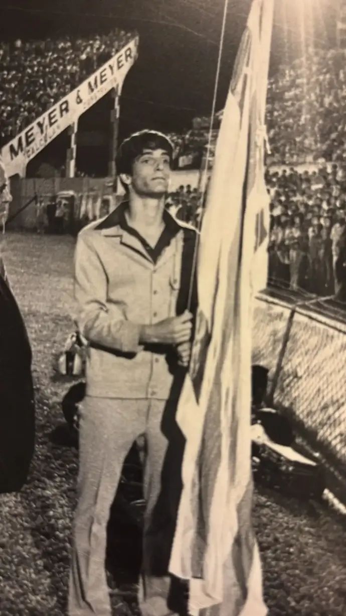 גדי בן דרור כקפטן נבחרת הנוער בפרגוואי