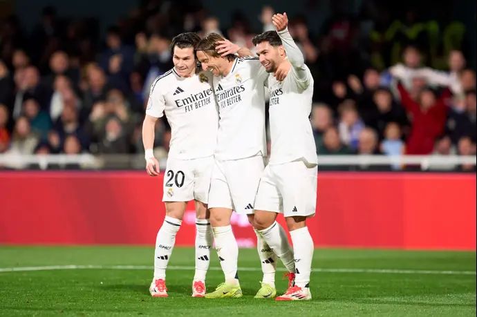 לוקה מודריץ' ושחקני ריאל מדריד