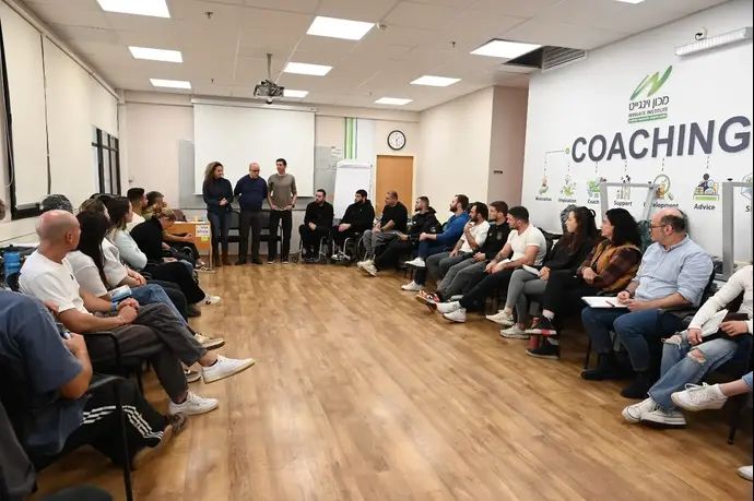 סגלי הוראה ומשתתפים בקורס מספורטאי למאמן במכון וינגייט