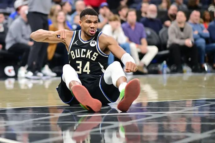 יאניס אנטטוקומפו, מילווקי באקס