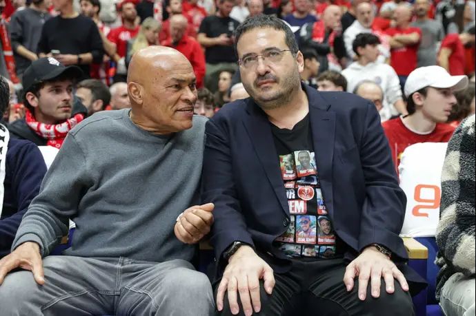 בעלי הפועל תל אביב עופר ינאי עם ג'ימי טורק