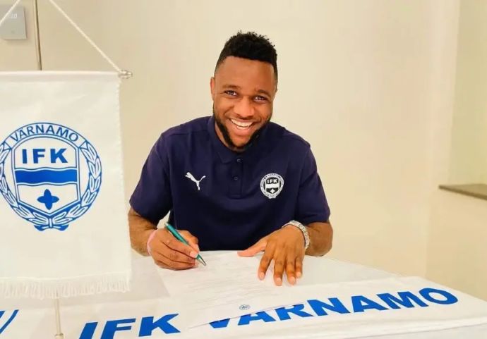 החלוץ הניגרי ג'ונבוסקו סמואל קאלו