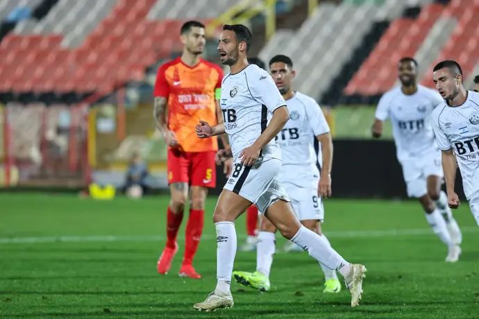 דן איינבינדר, שחקן הפועל חדרה