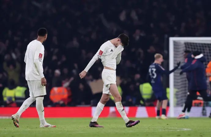 שחקן ארסנל קאי האברץ מתוסכל אחרי ההדחה מהגביע