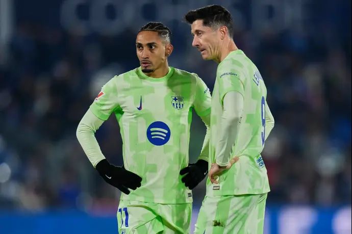 שחקני ברצלונה רוברט לבנדובסקי, ראפיניה