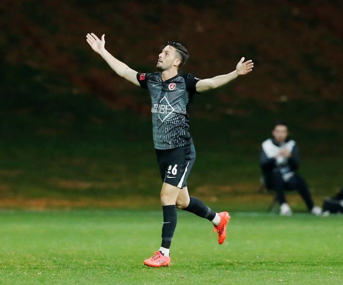 לירן רוטמן שחקן הפועל תל אביב חוגג שער