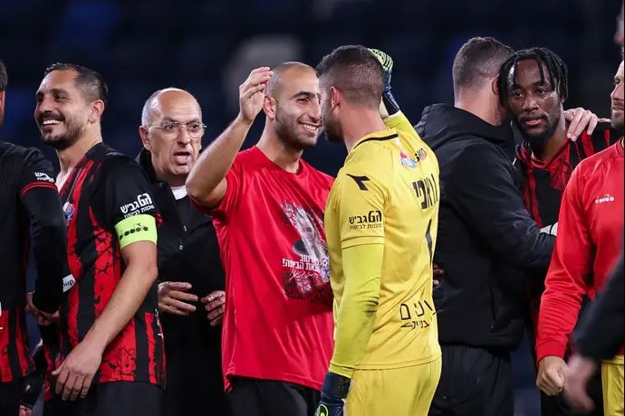 דור חוגי חוגג עם יואב ג'רפי, הפועל חיפה