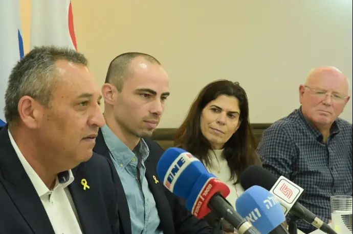 יעקב טומרקין פורש משחייה