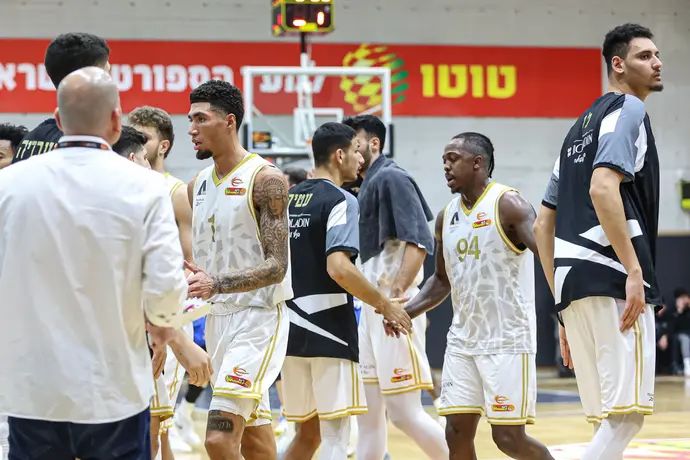 ג'ייקובן בראון, הפועל עפולה מול מכבי תל אביב