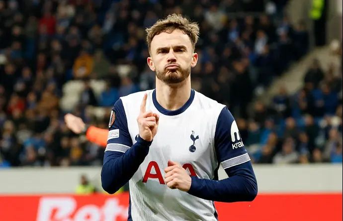 ג'יימס מדיסון שחקן טוטנהאם חוגג שער