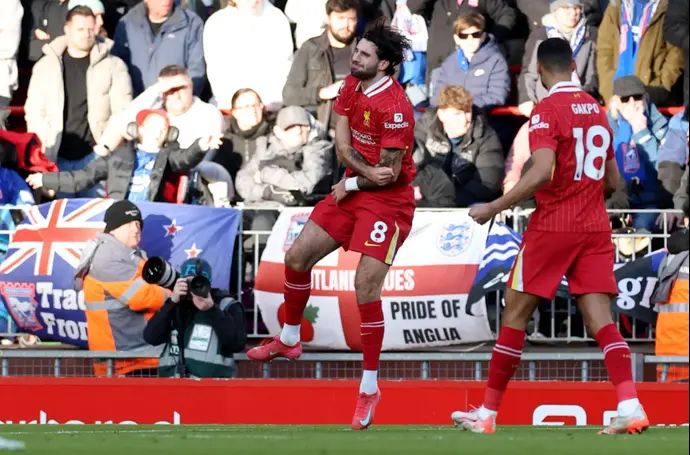 דומיניק סובוסלאי שחקן ליברפול חוגג שער