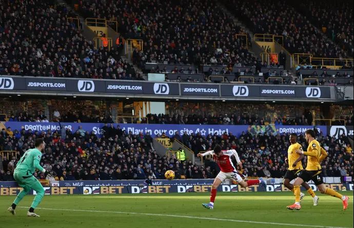 שוער וולבס ז'וזה סה מול שחקן ארסנל קאי האברץ