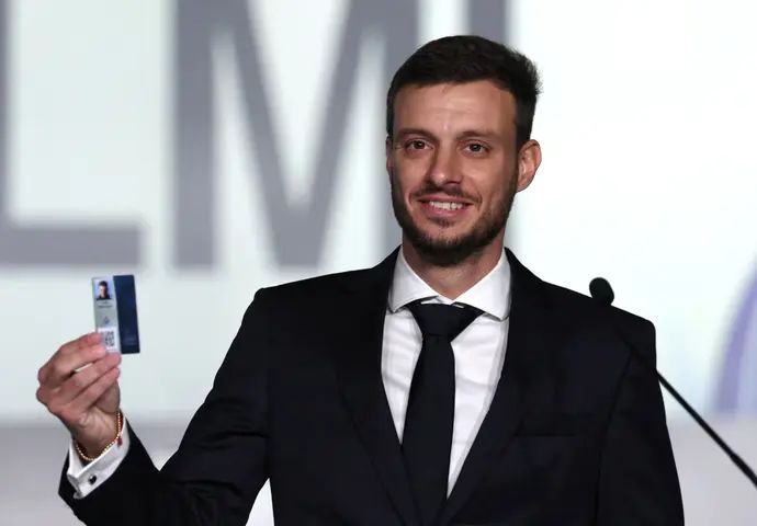 מרטין אנסלמי מוצג כמאמן פורטו