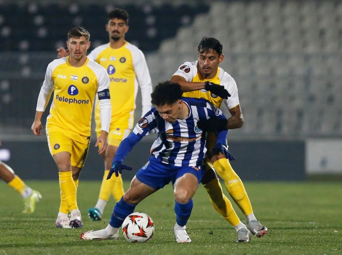 שחקן מכבי תל אביב ווסלי פטאצ'י, מול שחקן פורטו, פפה