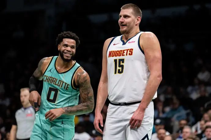 ניקולה יוקיץ', דנבר נאגטס, לצד מיילס ברידג'ס, שארלוט הורנטס