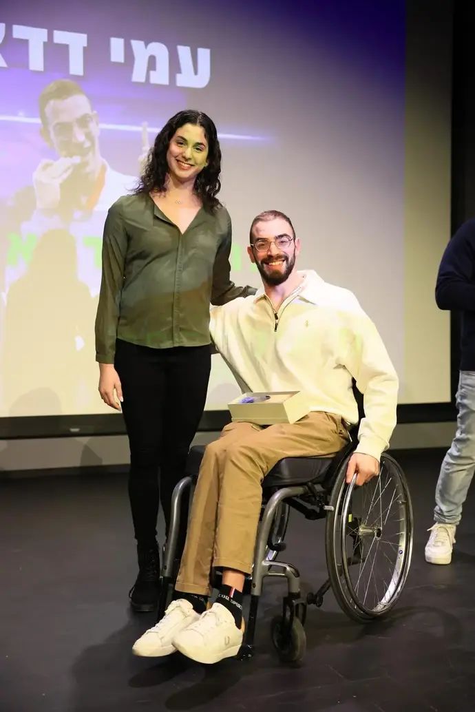 עמי דדאון מקבל את פרס ספורטאי השנה של הוועד הפראלימפי, איתו המתעמלת האומנותית אופיר שחם