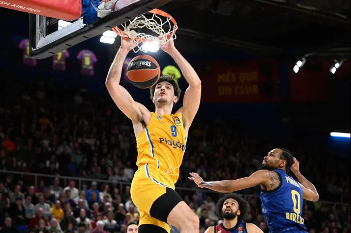 שחקן מכבי תל אביב רומן סורקין