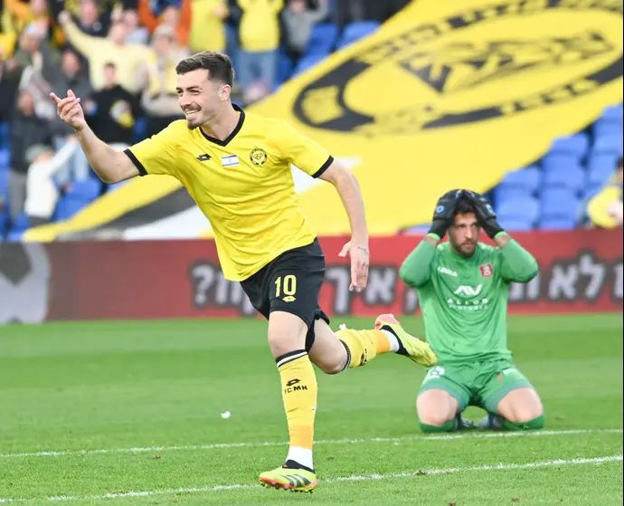 עוז בילו שחקן מכבי נתניה חוגג שער