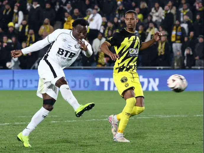 שחקן בית"ר ירושלים זוהר זסנו, מול שחקן הפועל חדרה, חורחה קורטס