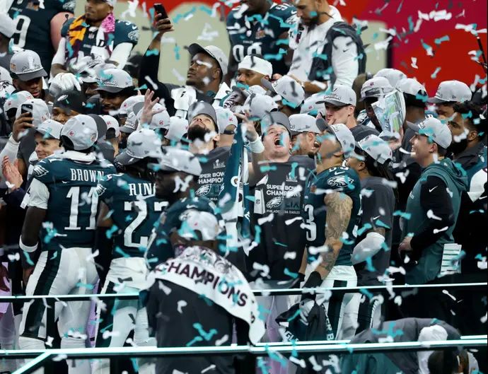 שחקני פילדלפיה איגלס חוגגים זכייה בסופרבול