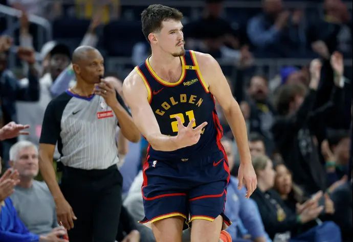 שחקן גולדן סטייט קווינטן פוסט