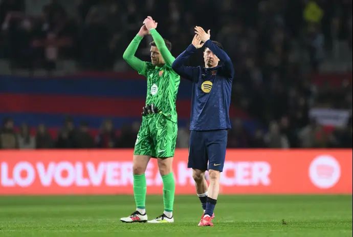 וויצ'ך שצ'סני, רוברט לבנדובסקי, שחקני ברצלונה