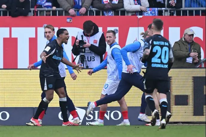 אמין עדלי שחקן באייר לברקוזן חוגג שער