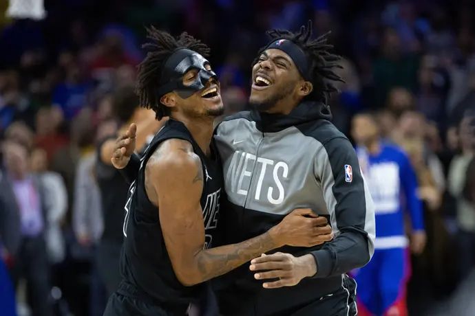 ניק קלקסטון חוגג את סל הניצחון של ברוקלין נטס