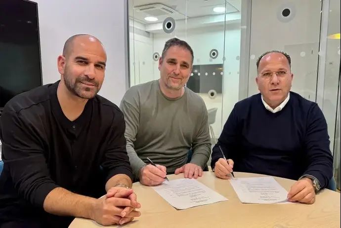 איציק עובדיה מנכ"ל מכבי חיפה, עידן שום בעלים הפועל כפר סבא, גל אלברמן מנהל מקצועי מכבי חיפה