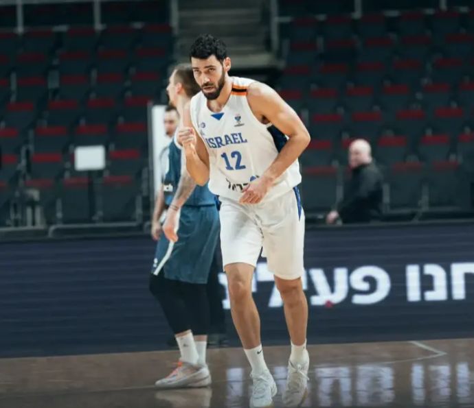שחקן נבחרת ישראל רפי מנקו