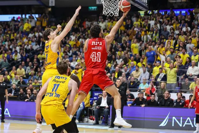 שחקן הפועל תל אביב תומר גינת