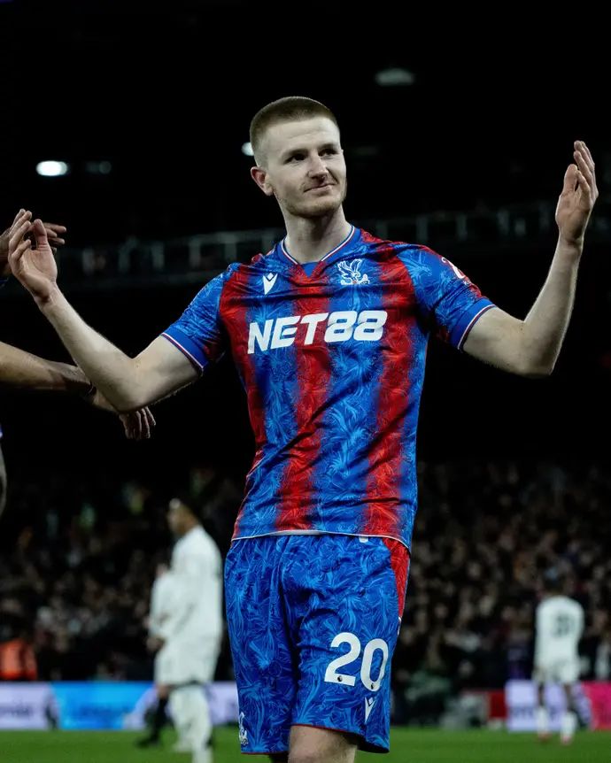 שחקן קריסטל פאלאס אדם וורטון