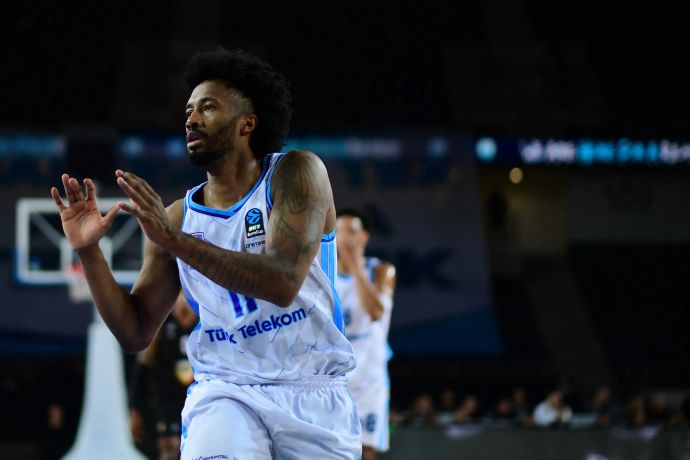 בראיין אנגולה, טורק טלקום